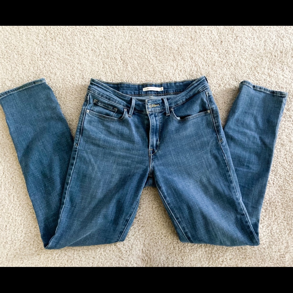 Levi’s Mid Rise Skinny jeans